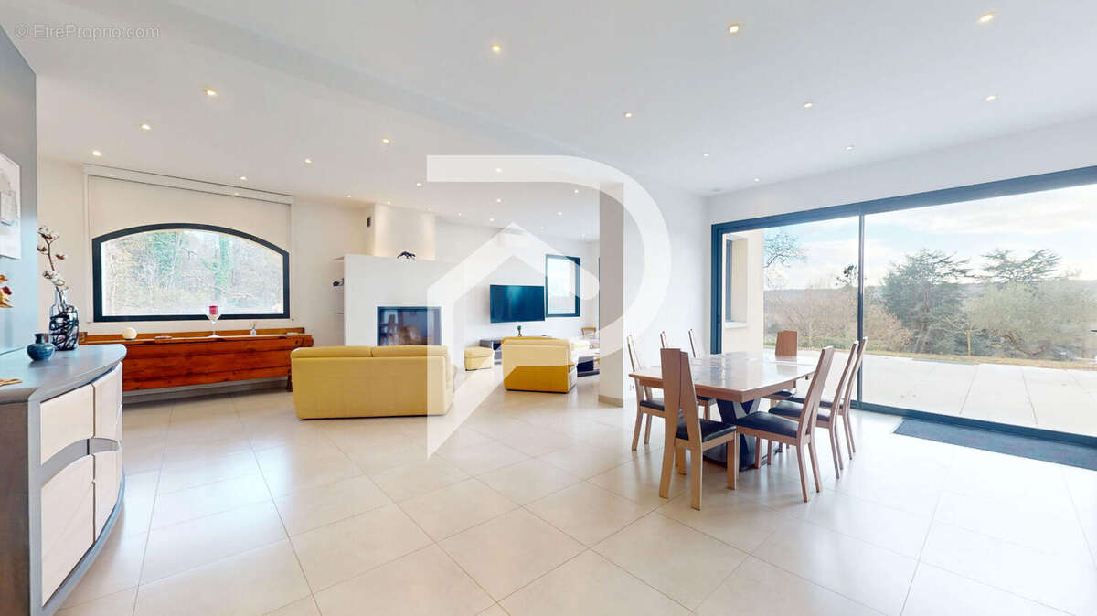 Maison à LE VAL-SAINT-GERMAIN