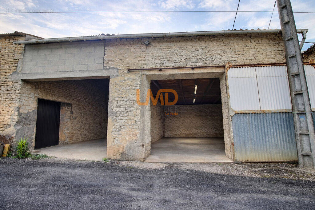 Commerce à LES TOUCHES-DE-PERIGNY
