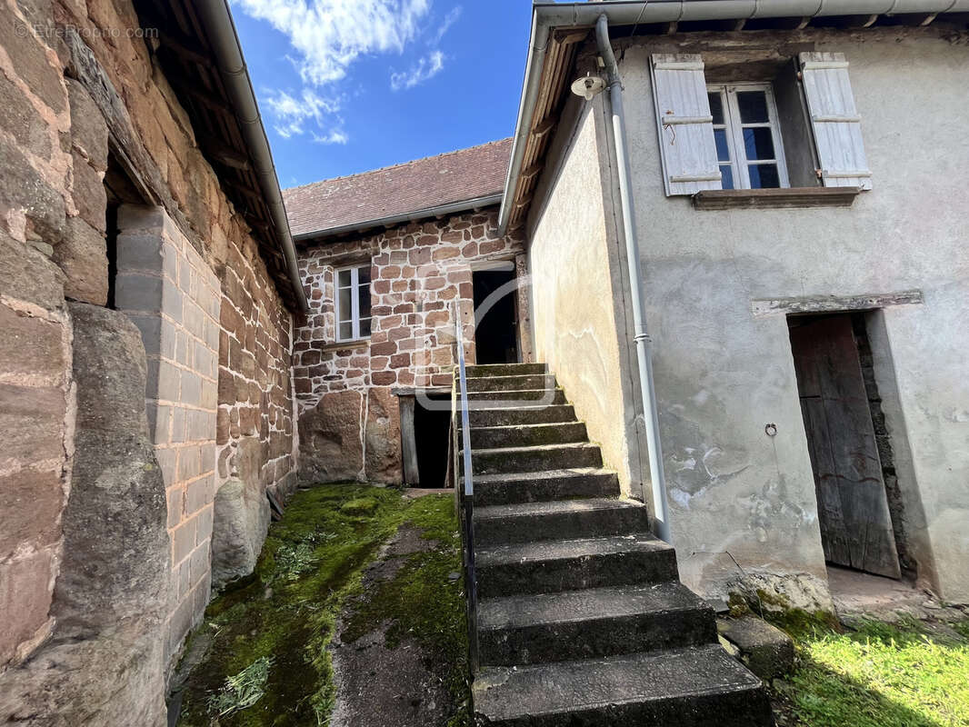 Maison à OBJAT