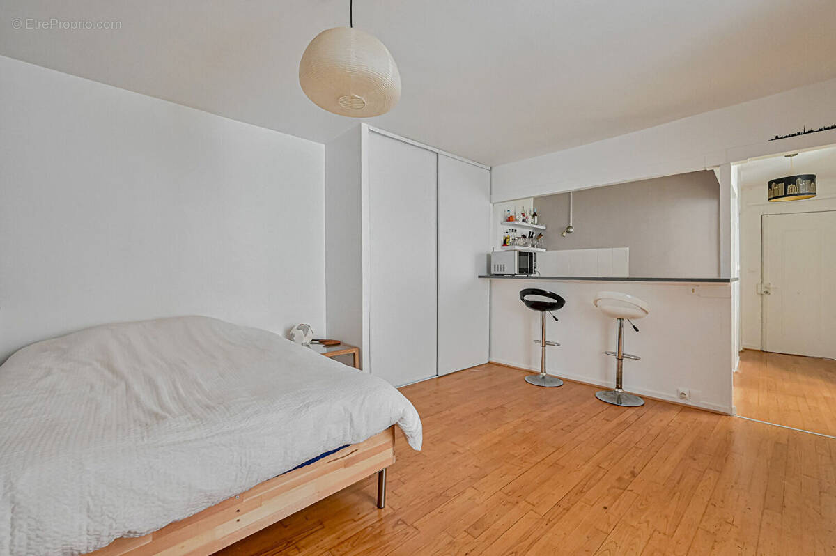 Appartement à PARIS-14E
