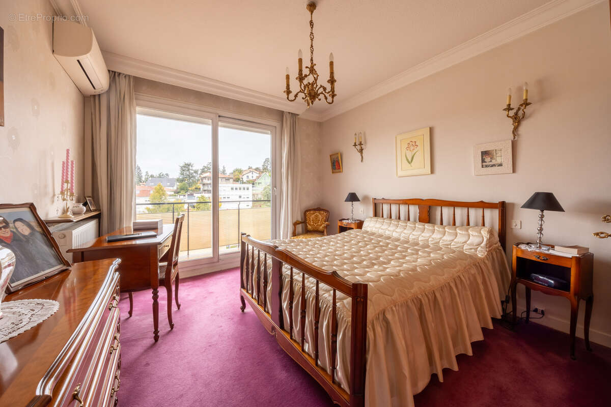 Appartement à SAINT-PRIEST-EN-JAREZ