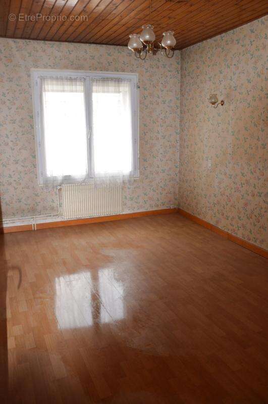 Maison à BEAULIEU-SOUS-LA-ROCHE