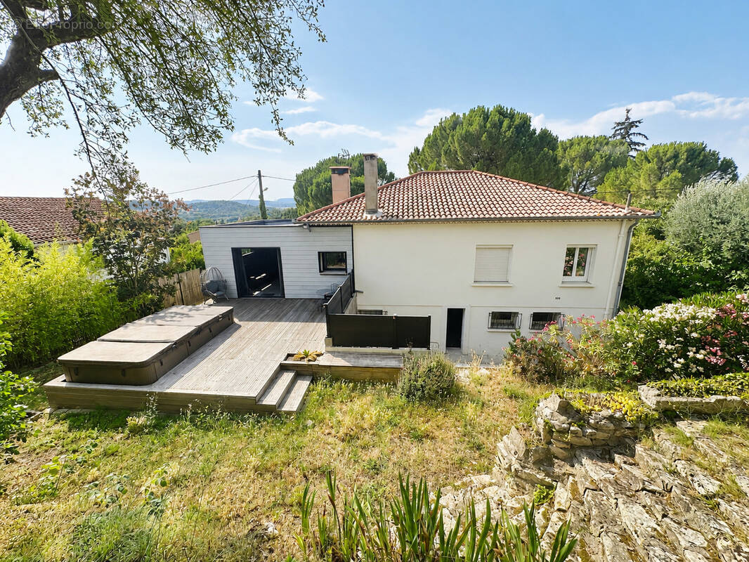 Maison à VILLEVIEILLE