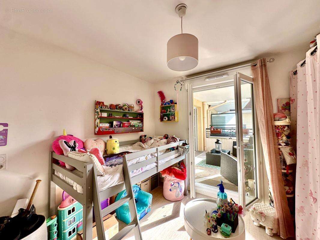 Appartement à VAUJOURS