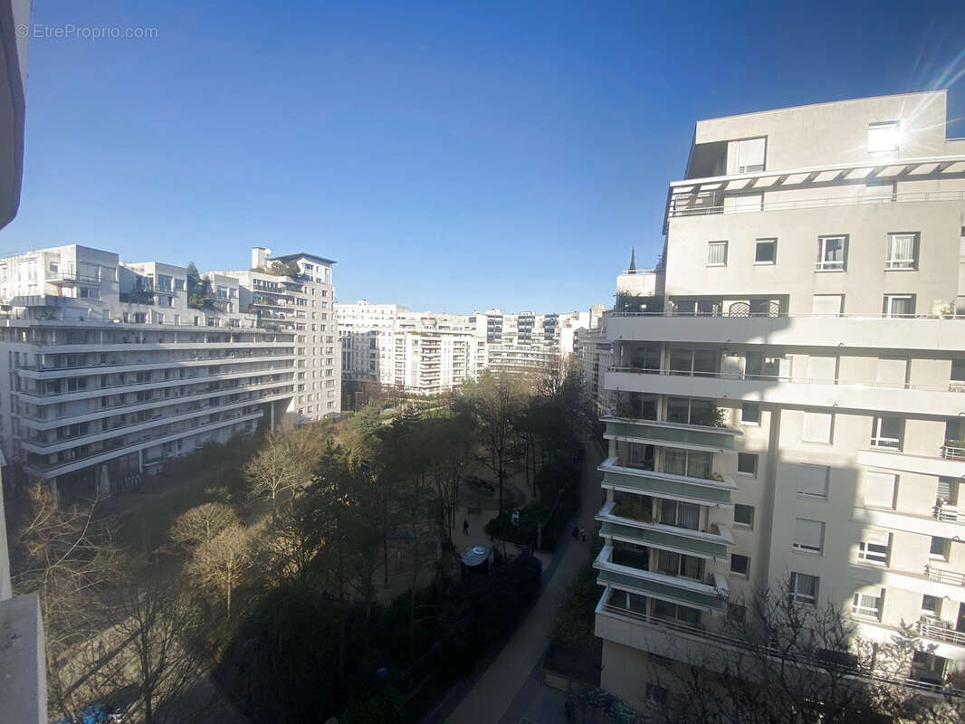 Appartement à COURBEVOIE
