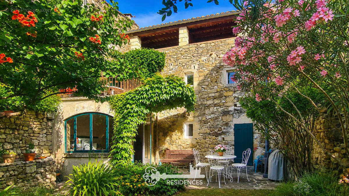Maison à SAINTE-ANASTASIE