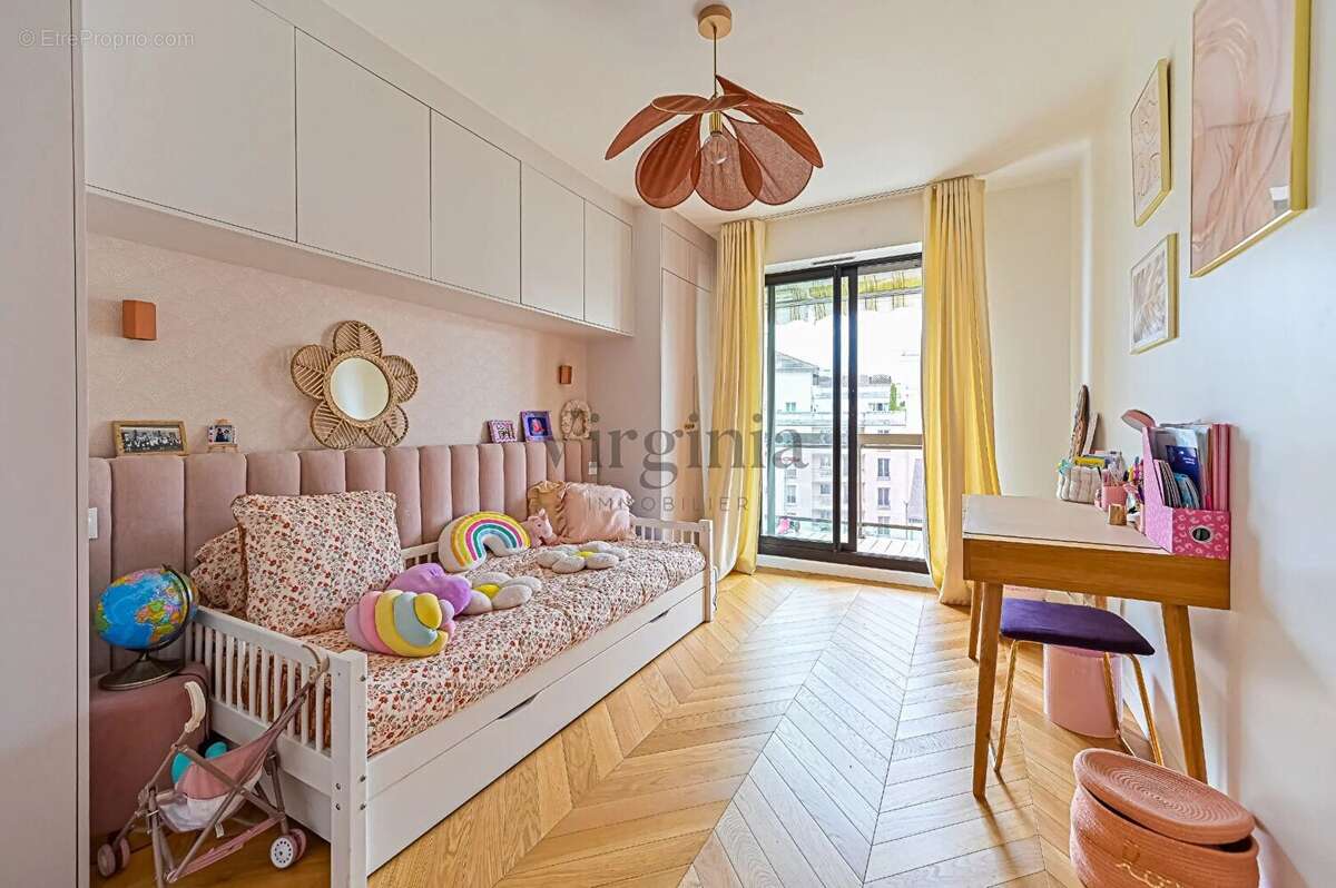 Appartement à CHARENTON-LE-PONT