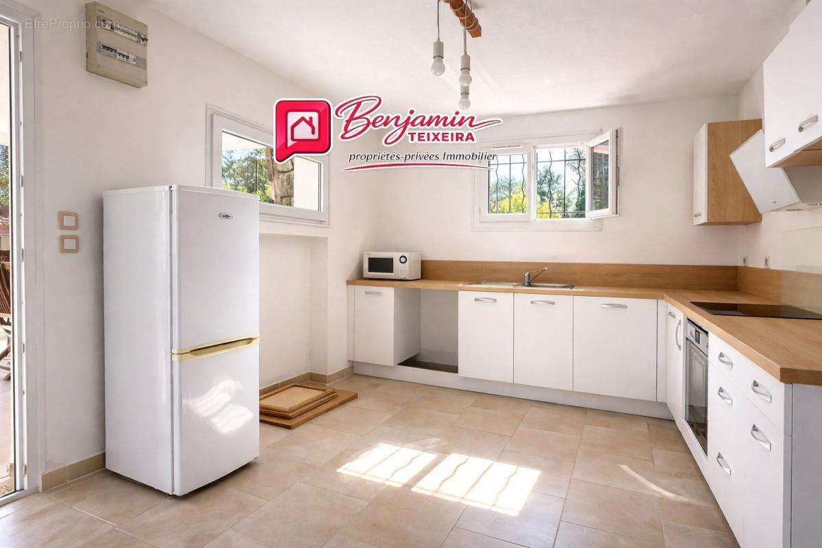 Maison 225 m² à Saint-Raphael  - photo 6