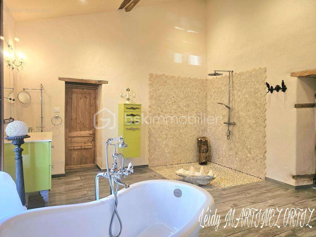 Maison à VIC-FEZENSAC