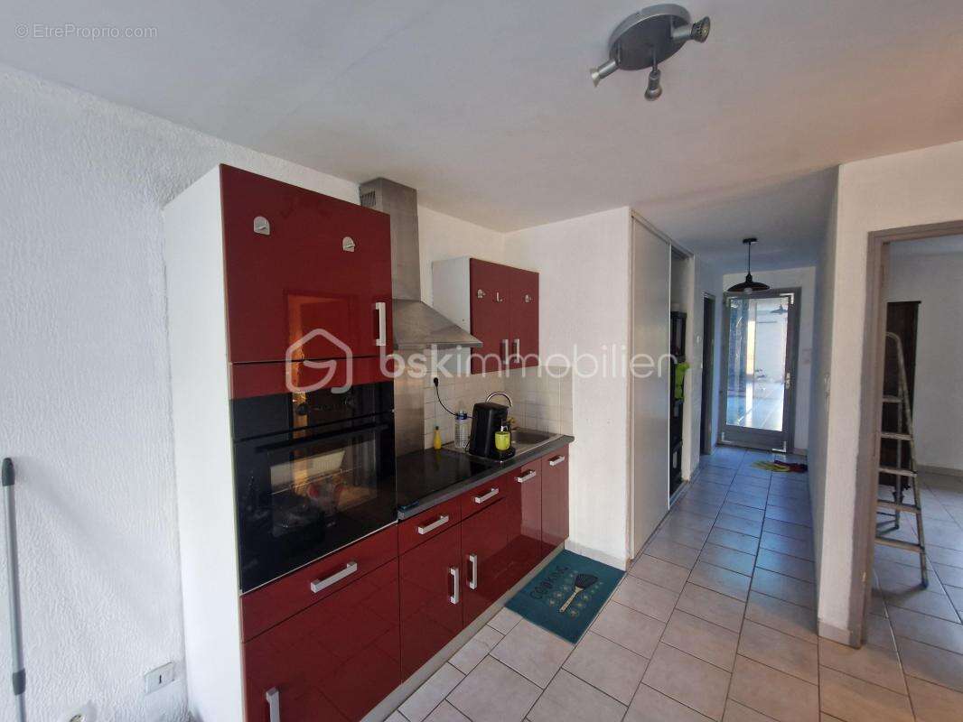 Spécial investisseurs!! Villa de 214m² sur 2330m² de terrain! 5 logements dont 4 loués - photo 5
