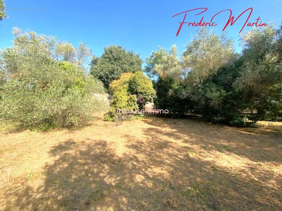 Terrain 1750 m² à Uzes  - photo 4