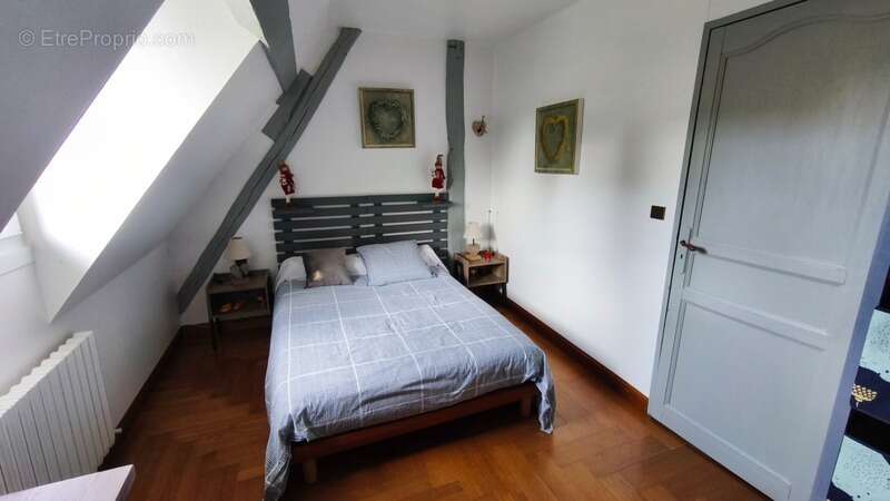A 20 KMS de Fécamp. Ensemble immobilier comprenant 2 habitations (303 m²);1 piscine; triple garage; Terrain 5215 m² - photo 21