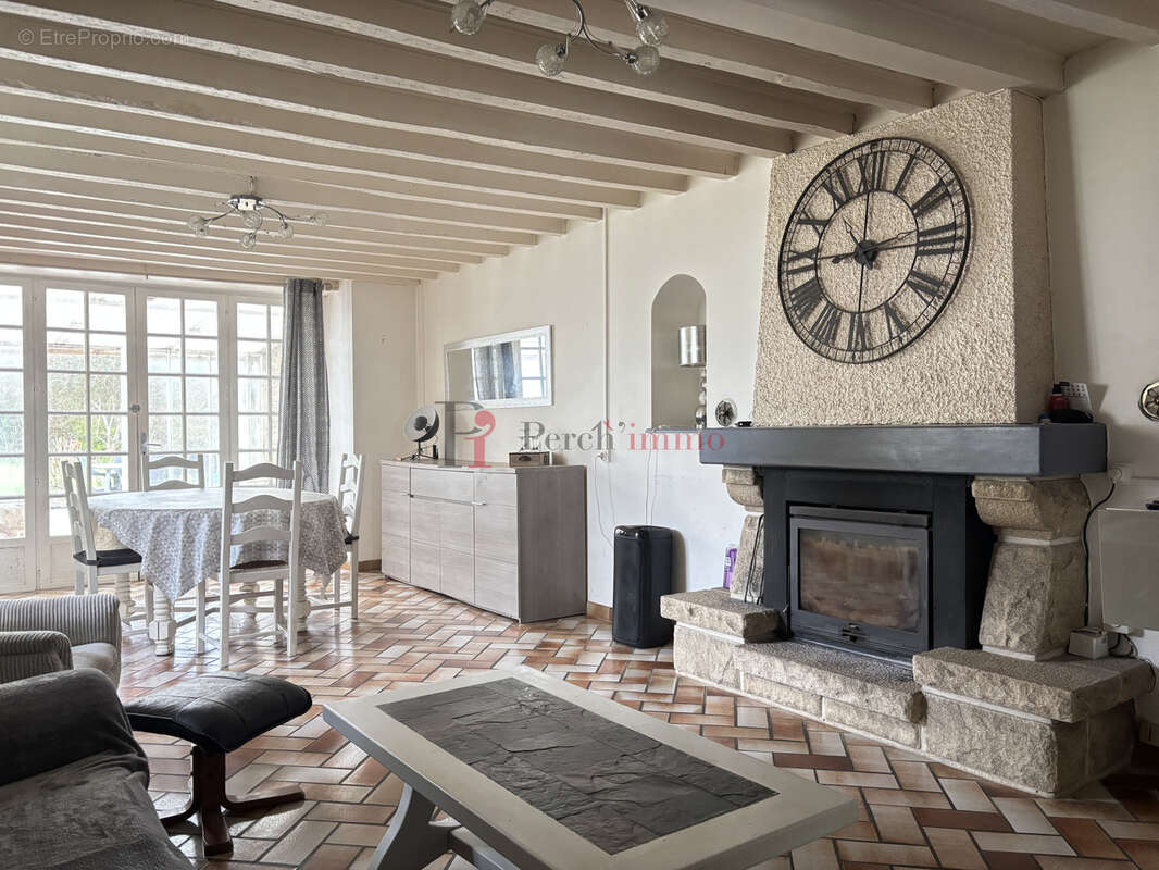Entre LE MELE et ALENCON - Maison de bourg avec jardin bordé par une rivière - photo 3