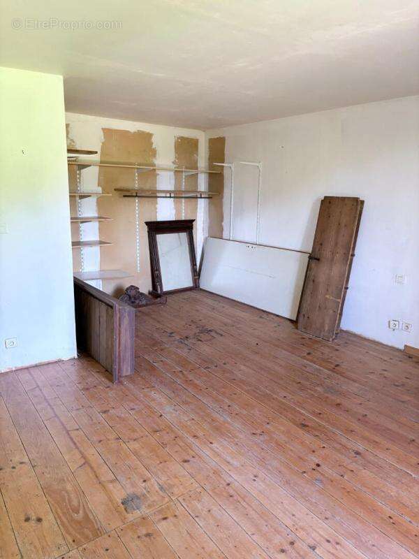 Ancien corps de ferme à fort potentiel avec dépendances - photo 8