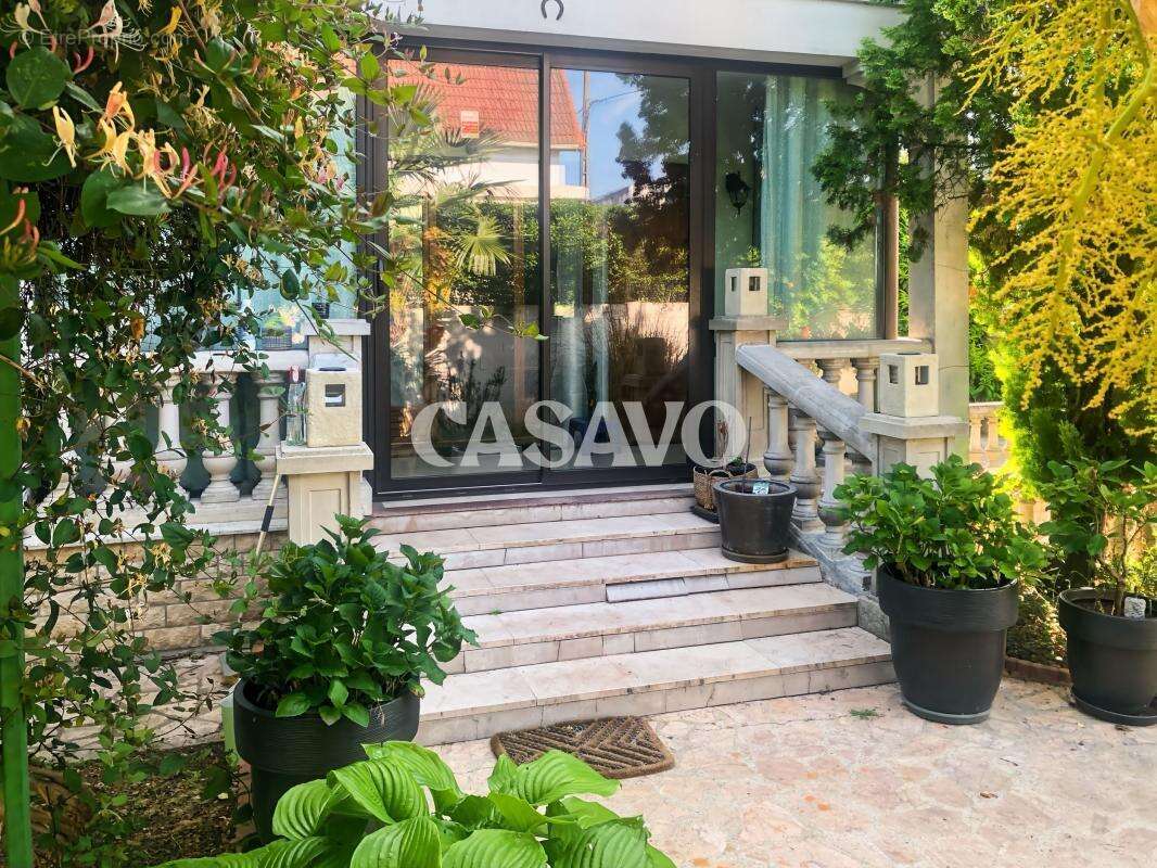 Maison à SARTROUVILLE