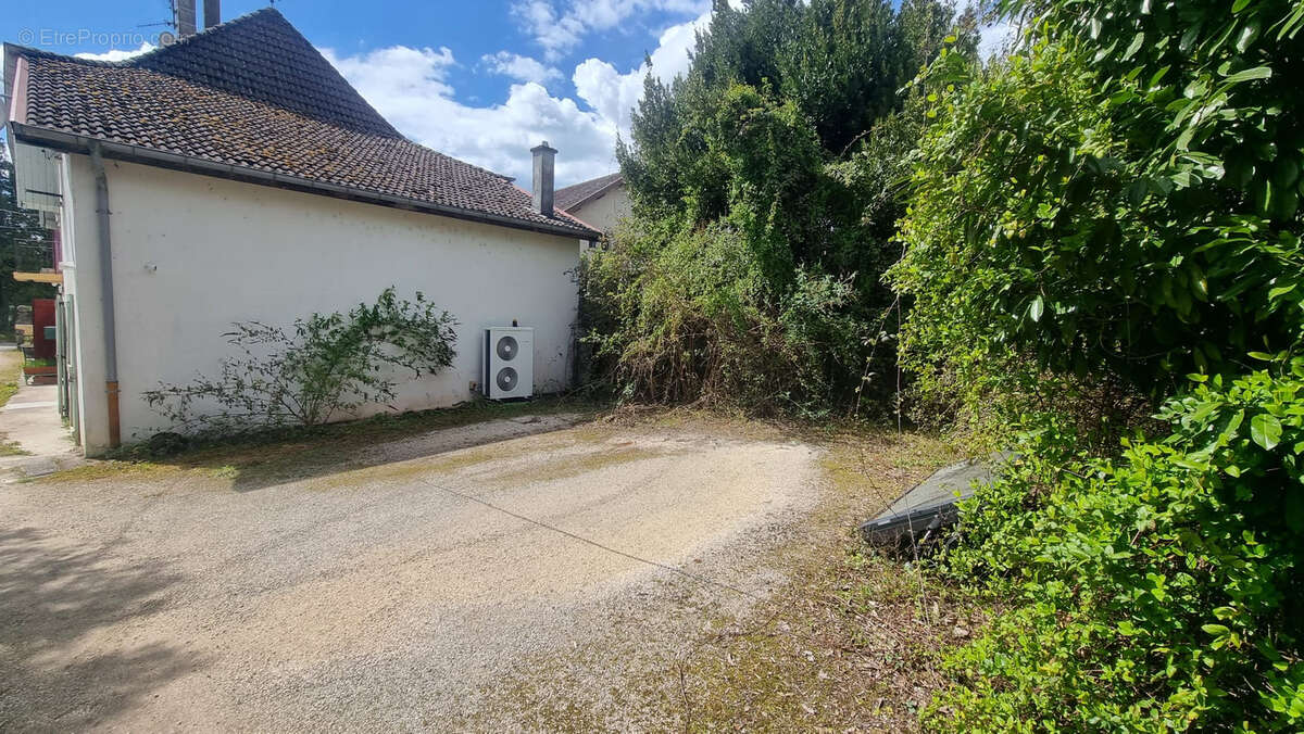 Maison à MASSIGNIEU-DE-RIVES