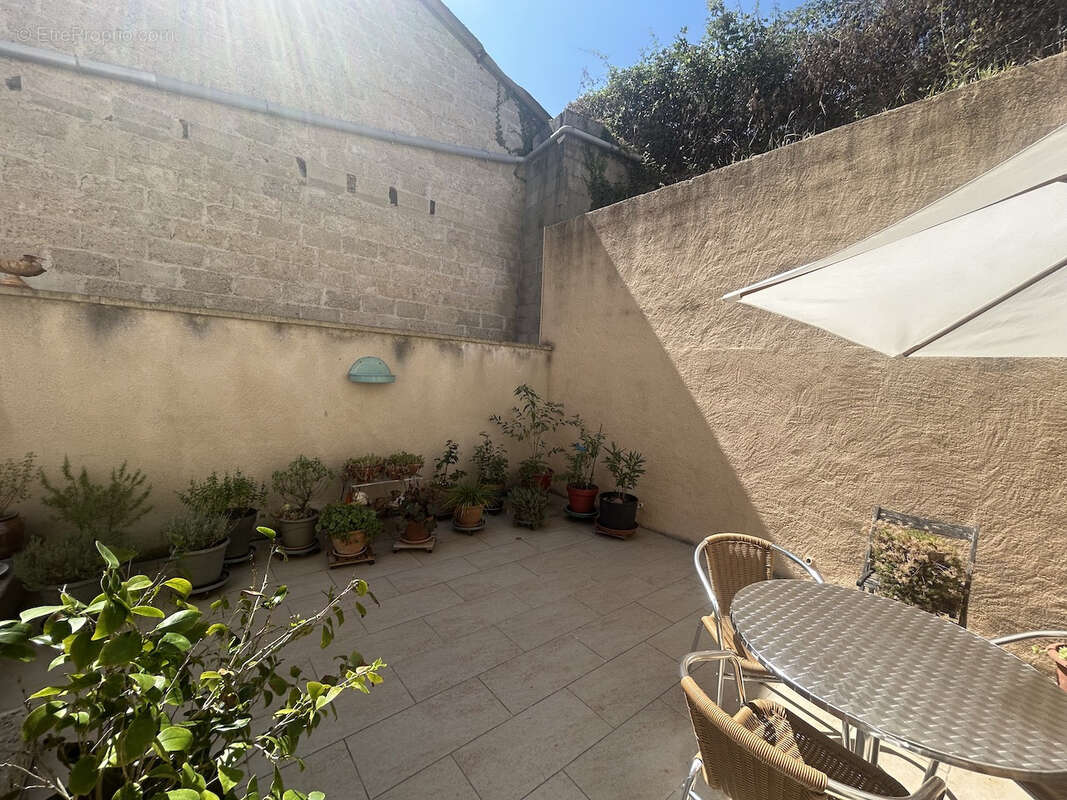Maison de village rénovée avec gout, 2 chambres, services a 2 pas. - photo 8