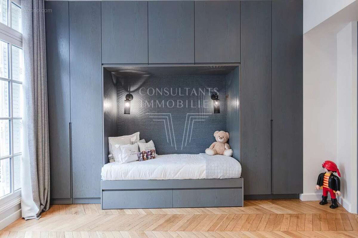 Appartement à PARIS-17E