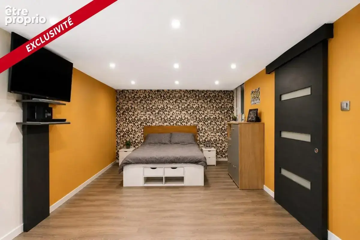 loft comprenant une cuisine, un salon, trois chambres, deux salle de bain, une terrasse et une piscine intérieure - photo 7