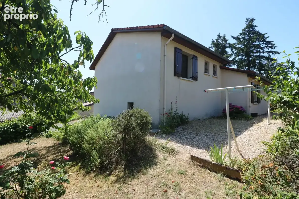 MAISON centre bourg avec sous-sol sur terrain de 590 m² - photo 2
