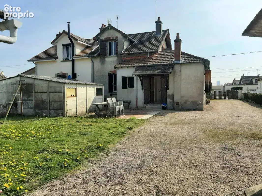 Maison mitoyenne sur 2 niveaux avec potentiel d'agrandissement ou création de logement supplémentair garages et dépendances - photo 19