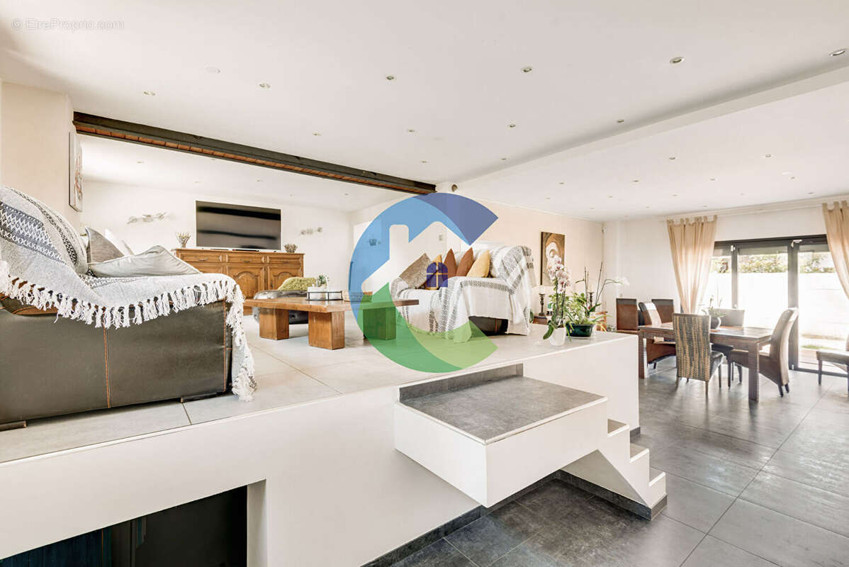 Maison à SAULX-LES-CHARTREUX