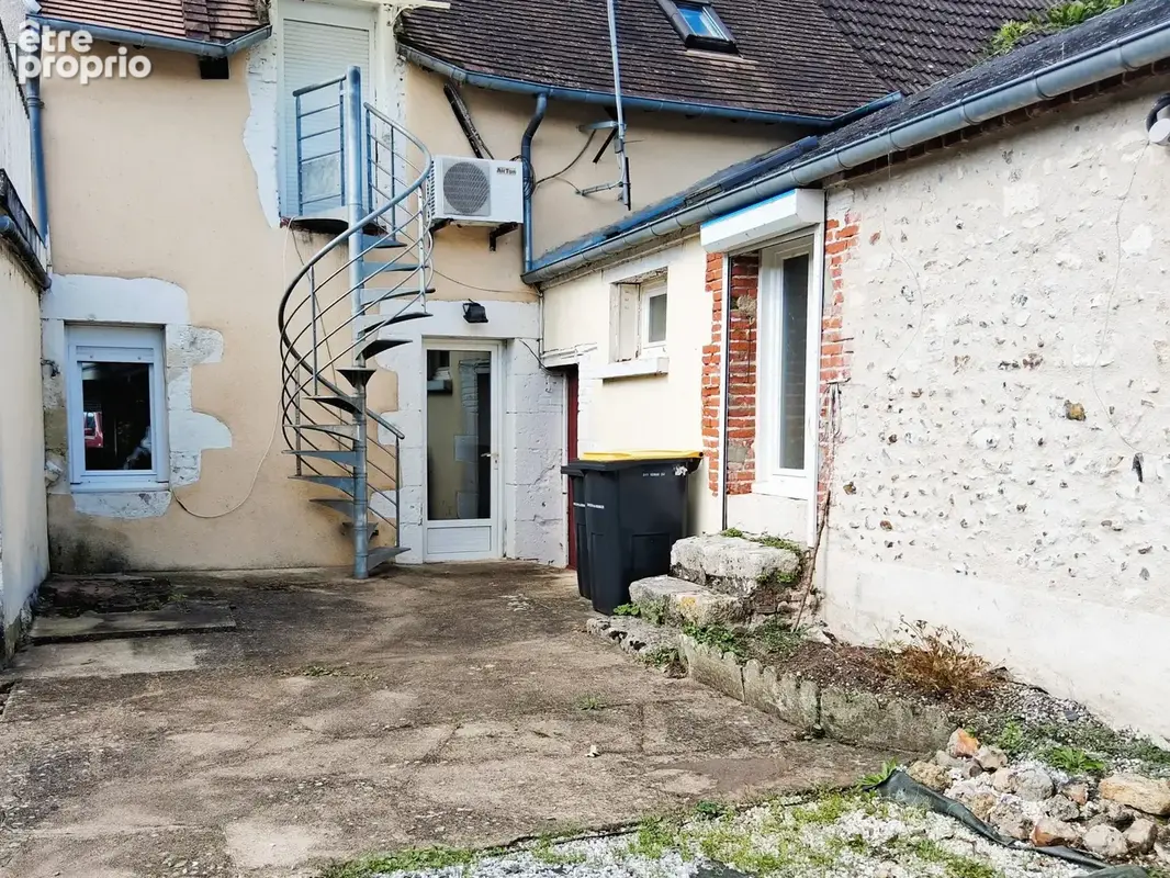 Appartement T3 avec cour privée - Quartier prisé 'En Berry' - photo 2
