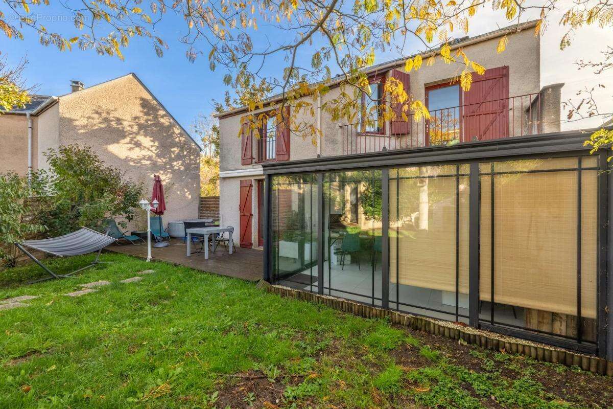 Maison à JOUY-LE-MOUTIER