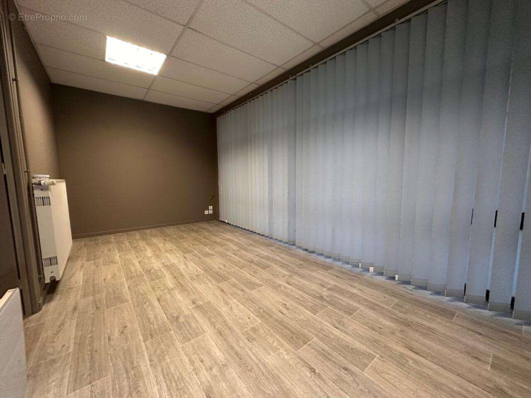 titre - Commerce à CHAMALIERES