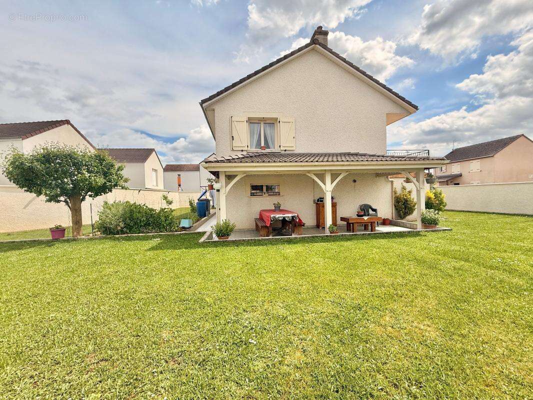 Maison à GENLIS