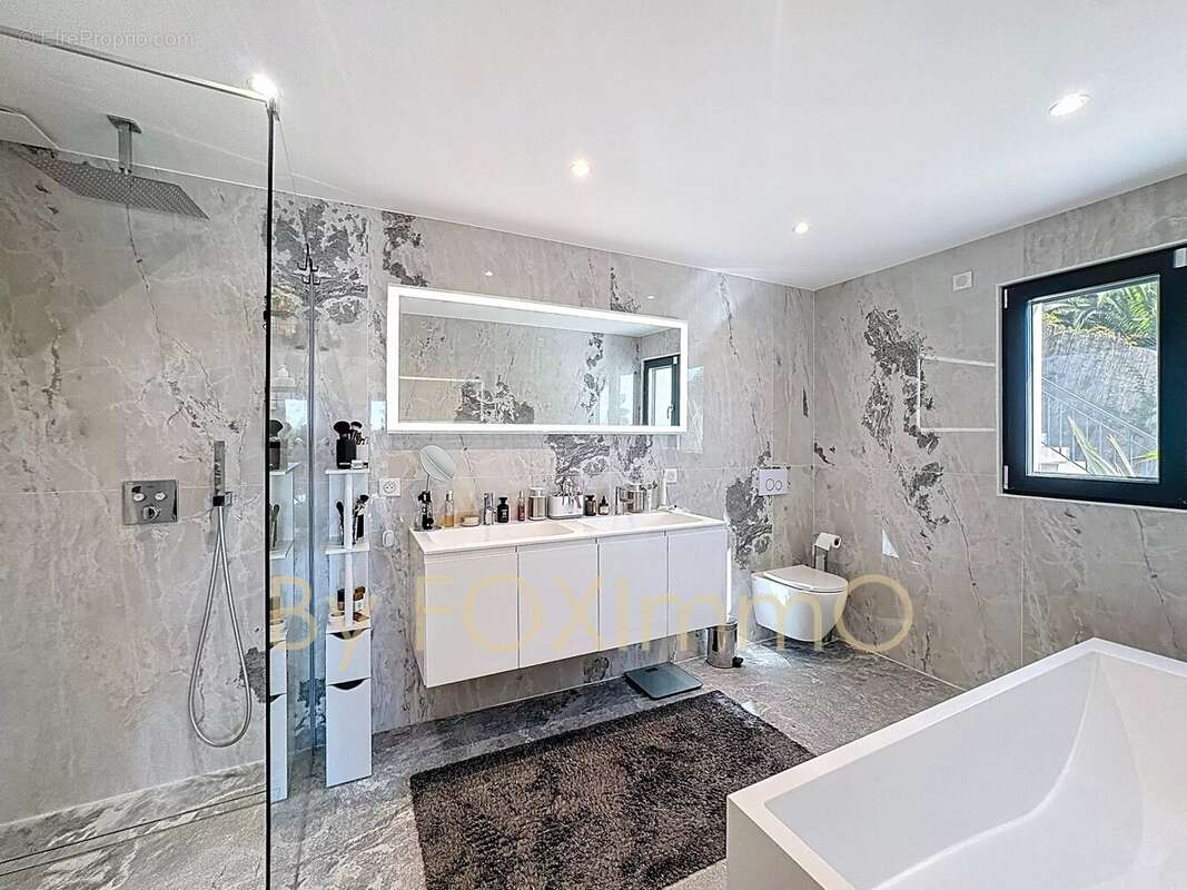 Limte  Vence, villa rénovée 300 m² – 5 suites – Piscine – Position dominante – Bien rare sur le secteur - photo 9