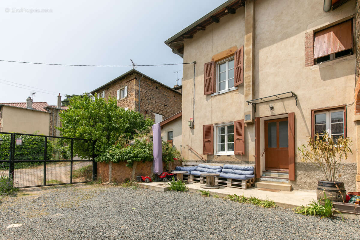 Maison à VAUX-EN-BEAUJOLAIS