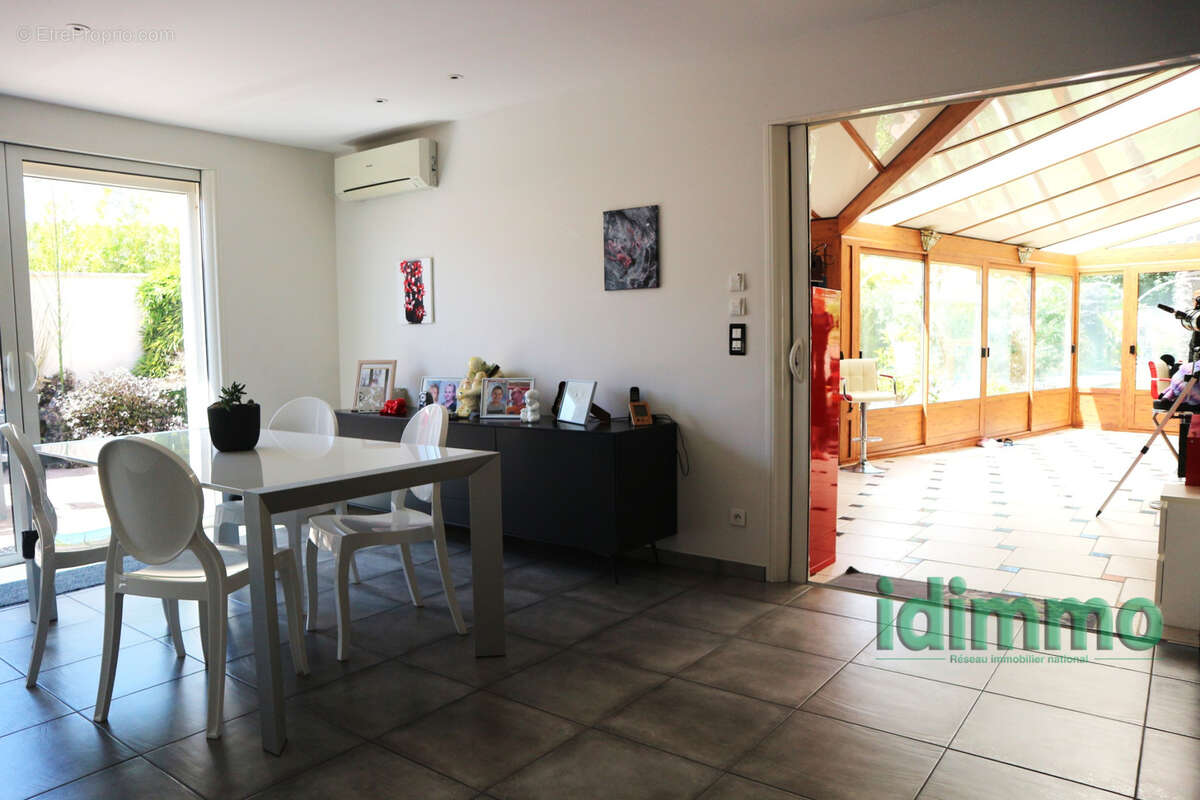 Magnifique ensemble immobilier de 350 m2, avec 2 logements , dans un lieu recherche, avec piscine sur un terra - photo 7
