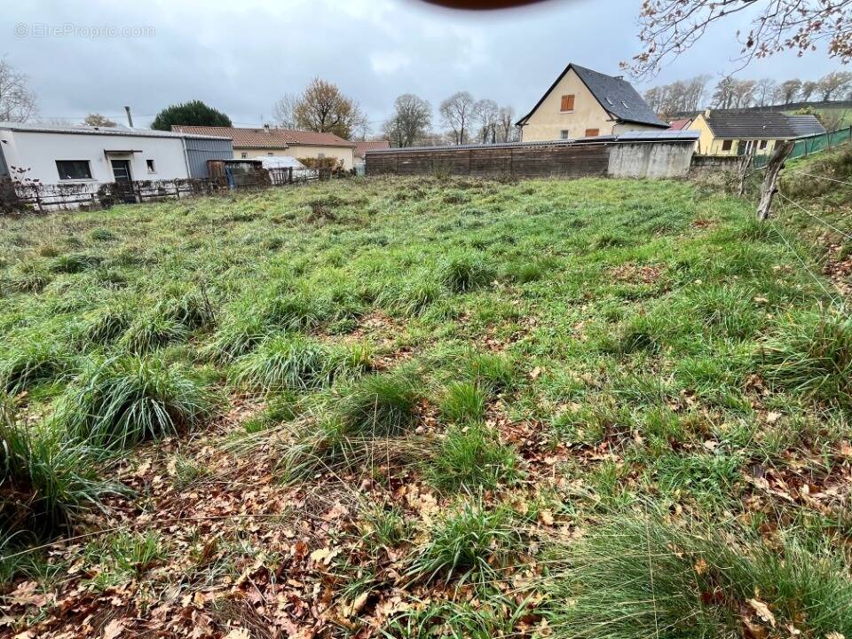 Terrain à MARMANHAC