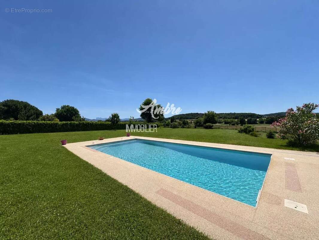 Maison à MONTELEGER