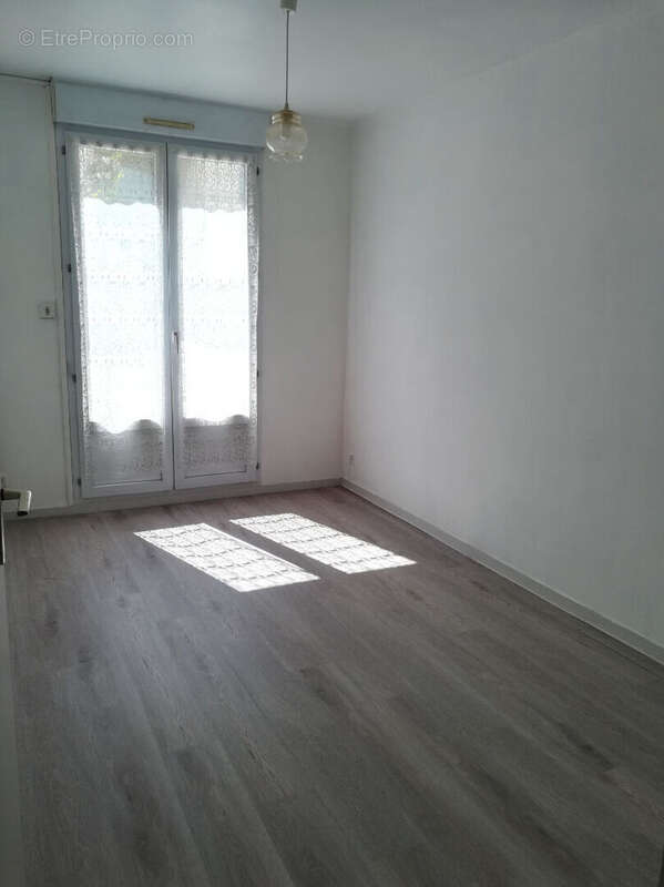 VITRE - Appartement T3 terrasse et garage - photo 2