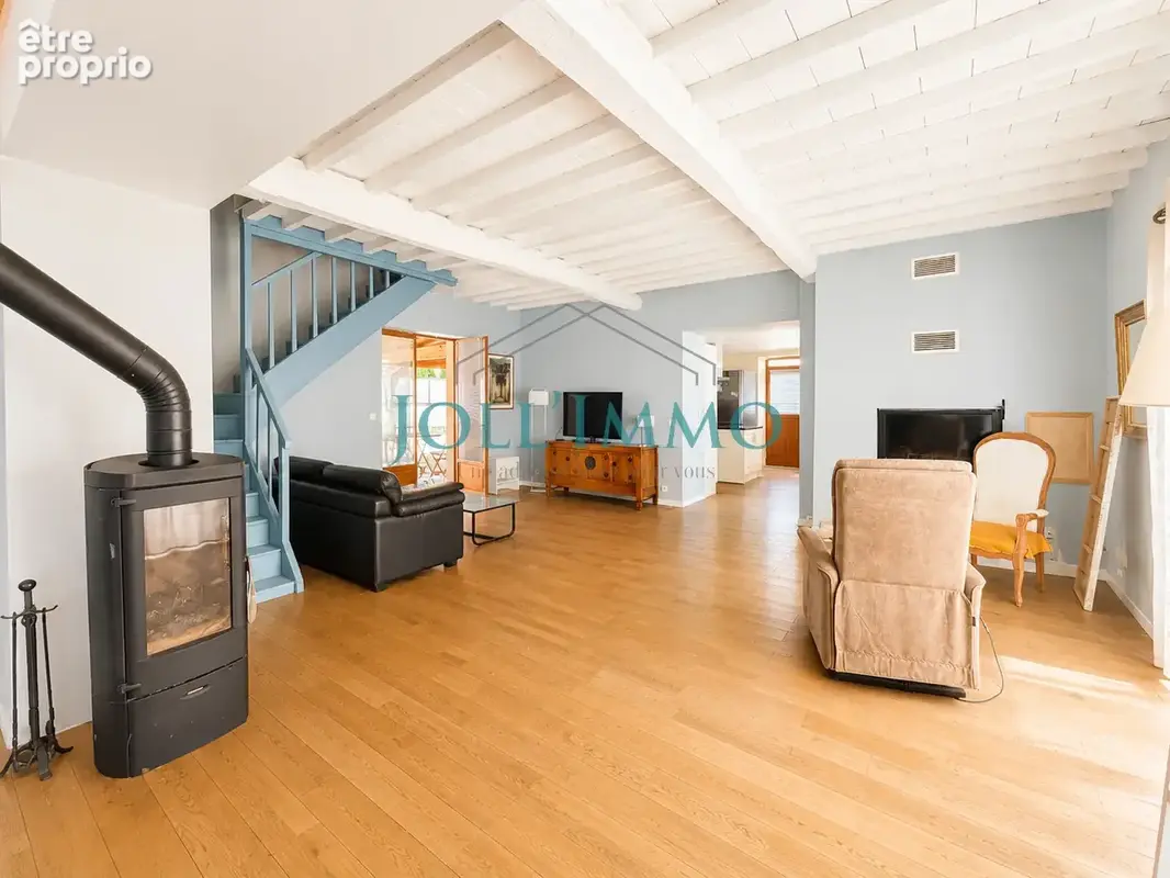Roussillon   maison de 160 m2 avec dépendance de 90 m2 sur 807m2 de terrain - photo 4