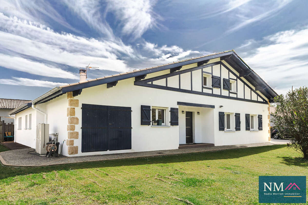 Maison à SAINT-PIERRE-D'IRUBE
