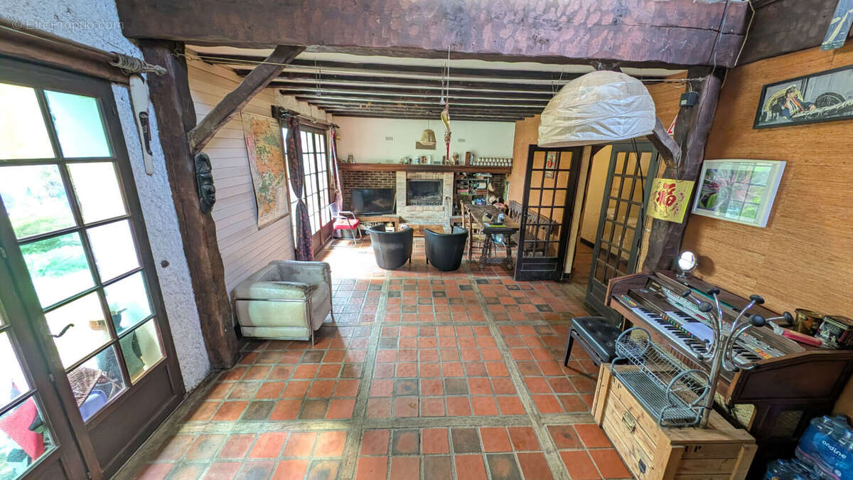 Maison à CRECY-LA-CHAPELLE