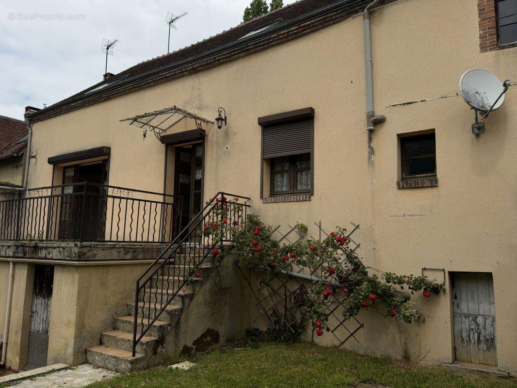 Maison à MOUTIERS-AU-PERCHE