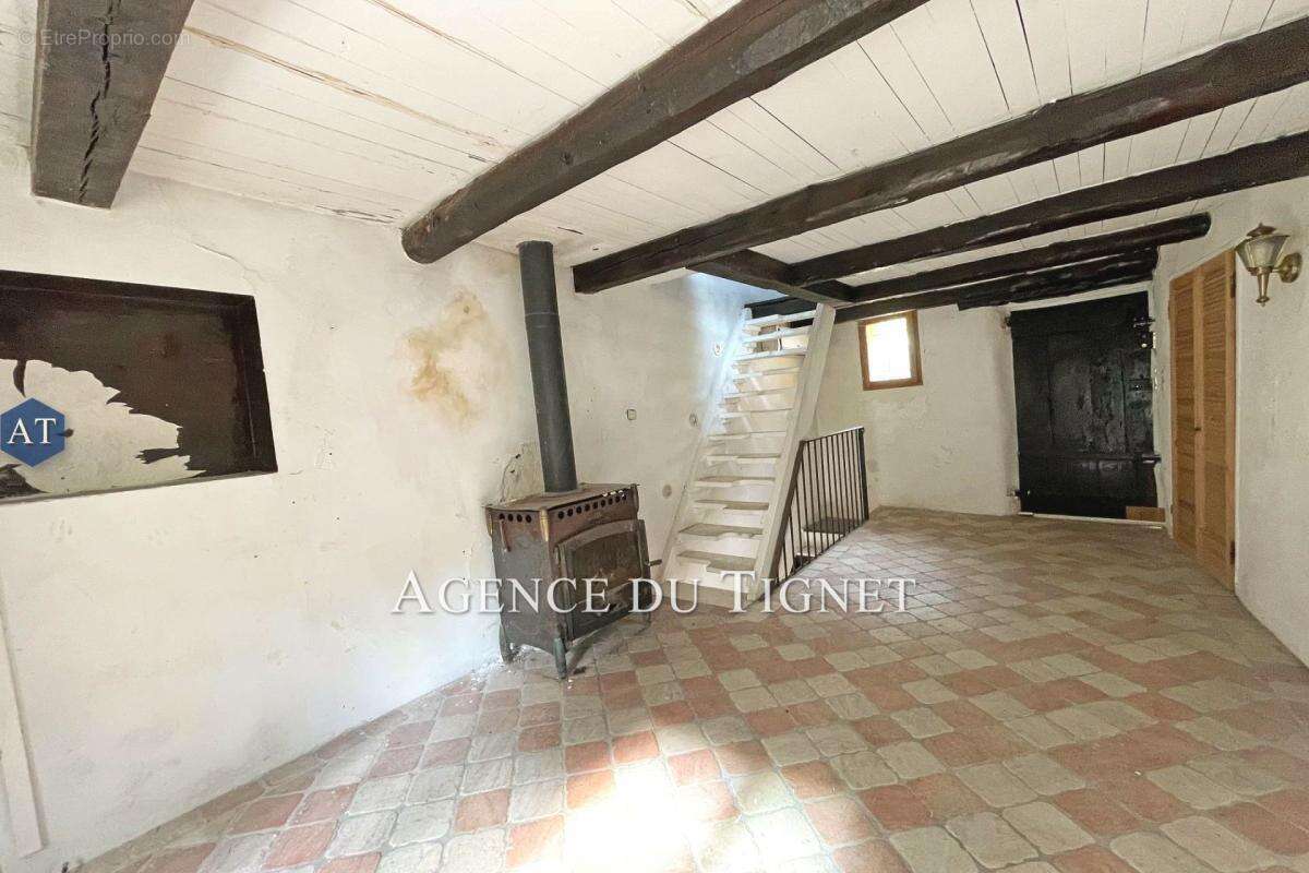 Maison à SAINT-CEZAIRE-SUR-SIAGNE