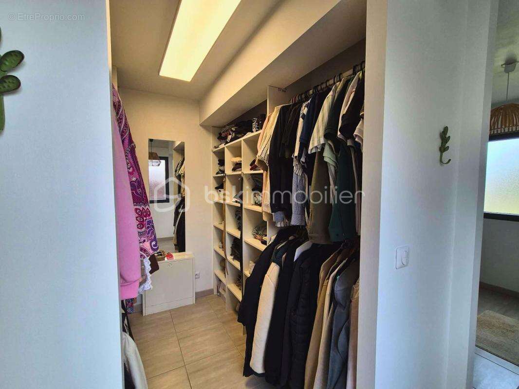 Exclusivité Maison contemporaine de 2018 – 154 m² – DPE A – Plain pied et Suite parentale – Terrain 1 139 m² – Garage - photo 10