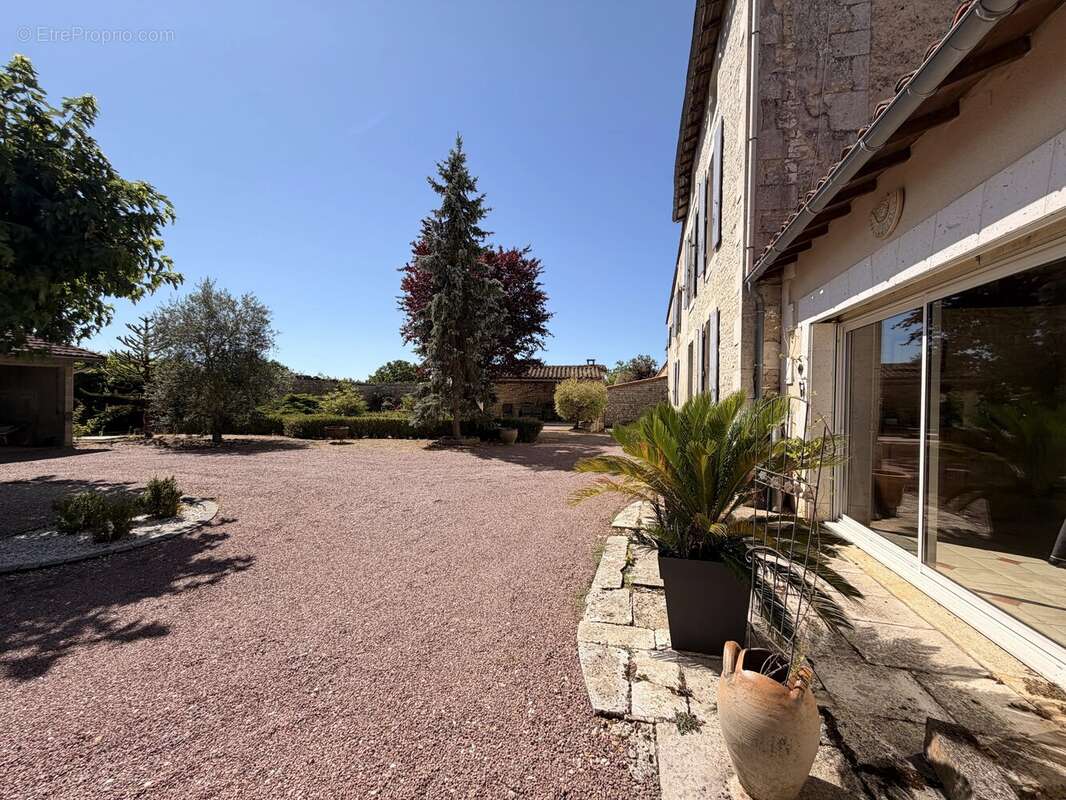 Coup de cœur : maison en pierre pleine de charme au cœur de Verteuil-sur-Charente - photo 20