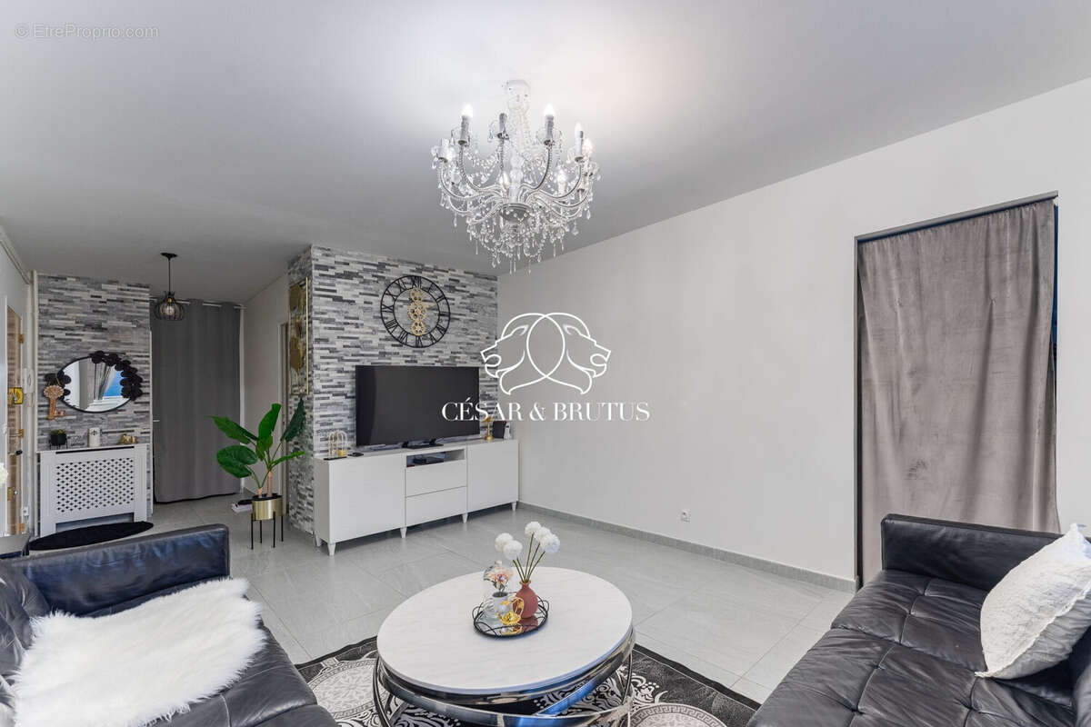 PIECE DE VIE VUE 2 - Appartement à VENISSIEUX