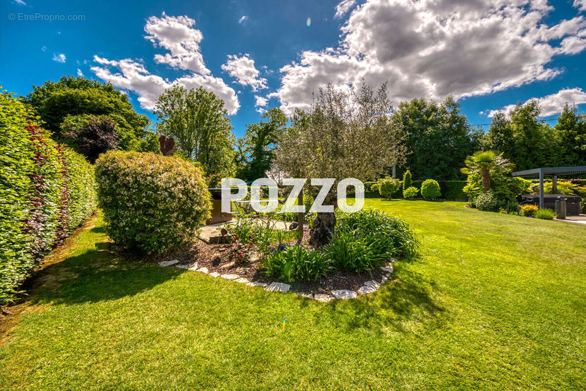 Maison à LES TROIS-PIERRES