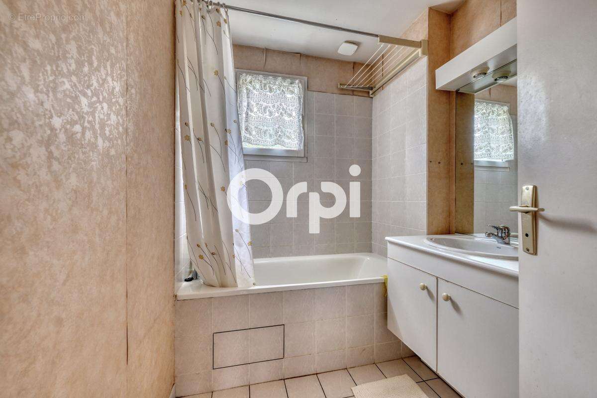 Maison à BUSSY-SAINT-GEORGES