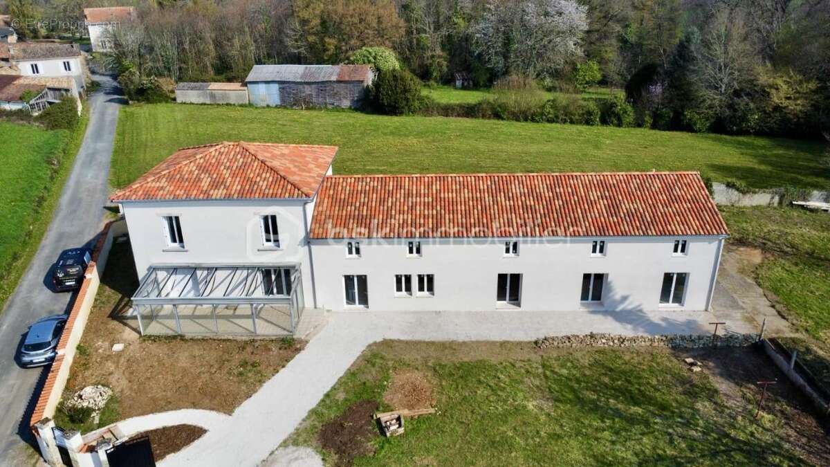 RARE – Propriété 363 m² – 10 chambres – Piscine intérieure – Idéal gîte - photo 16