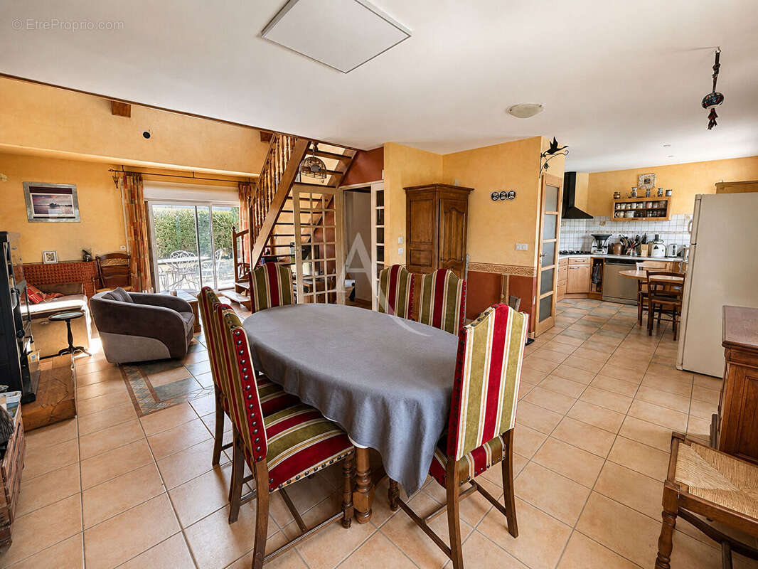 Maison en impasse avec piscine - photo 3