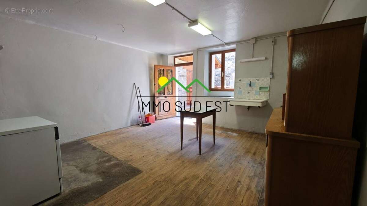 Maison + grange + terrain plat constructible - photo 6