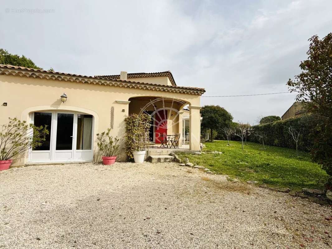 Maison à PERNES-LES-FONTAINES